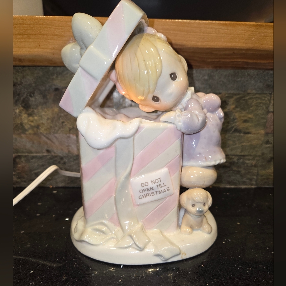 Vintage Precious Moments Christmas Gift Box Figurine Light